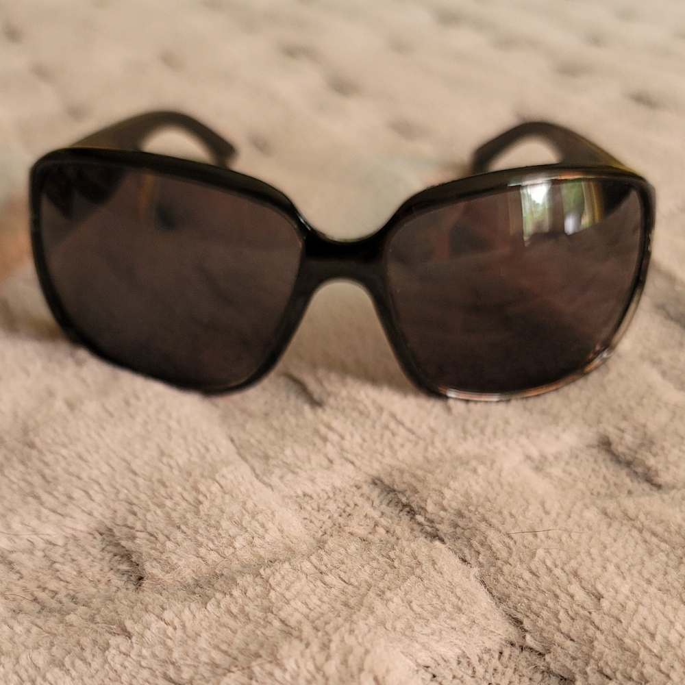 Sunglasses - Picture 4 of 5